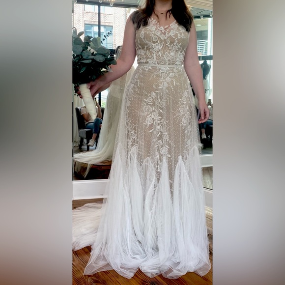 Willowby Wedding Dress - Picture 1 of 5